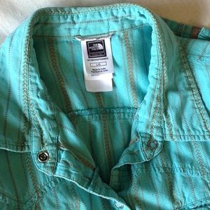 The North Face Womens Large 3/4 sleeve snap button